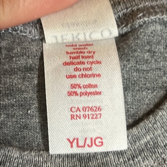 Women’s XS Gray T-Shirt with Rainbow Love Pride Print - Picture 5 of 5